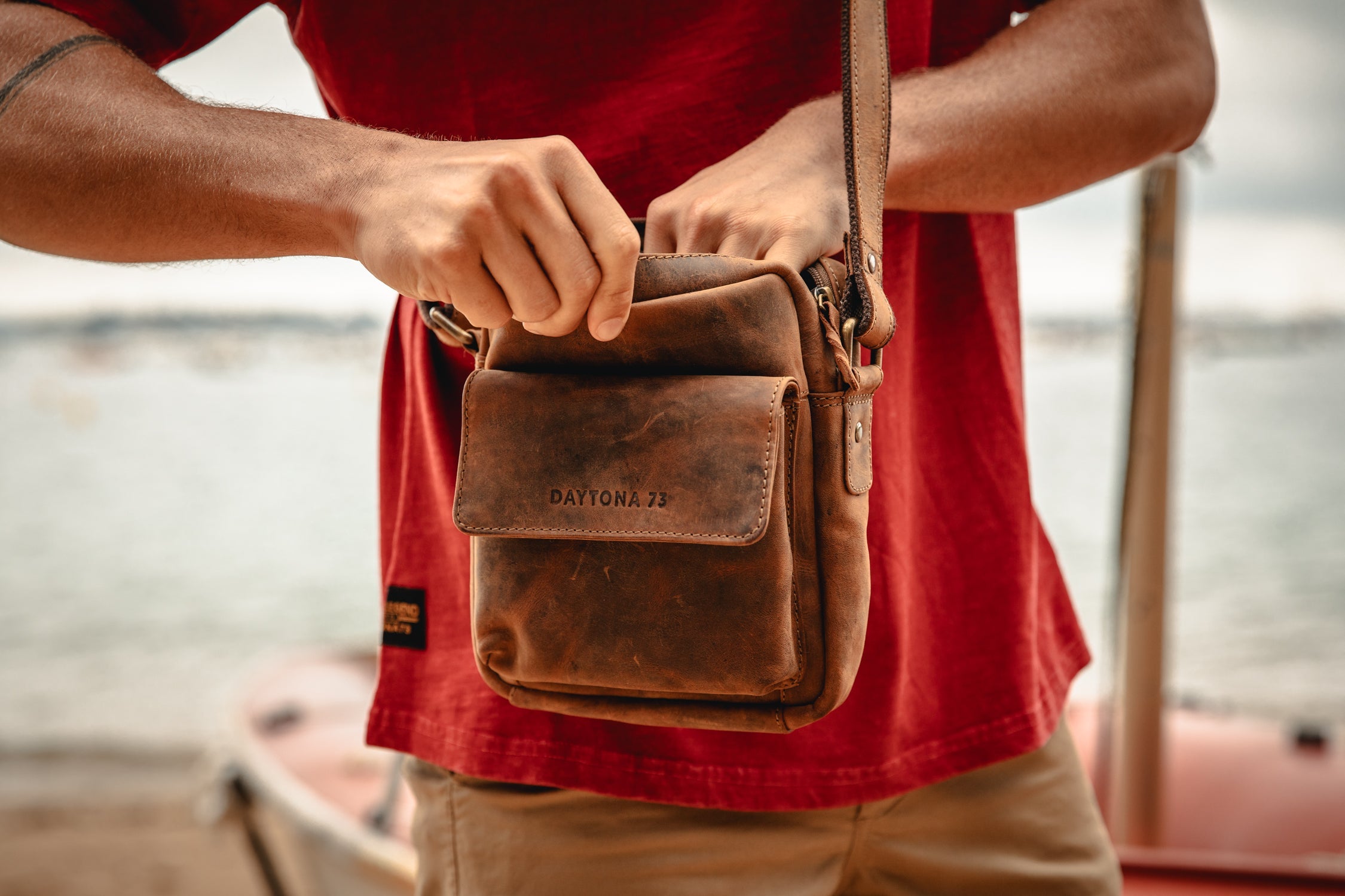 Soldes accessoires sacs, sacoches et ceintures en cuir