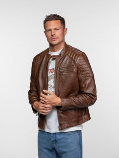 Veste motard en cuir dark cognac avec zips et matelassage.