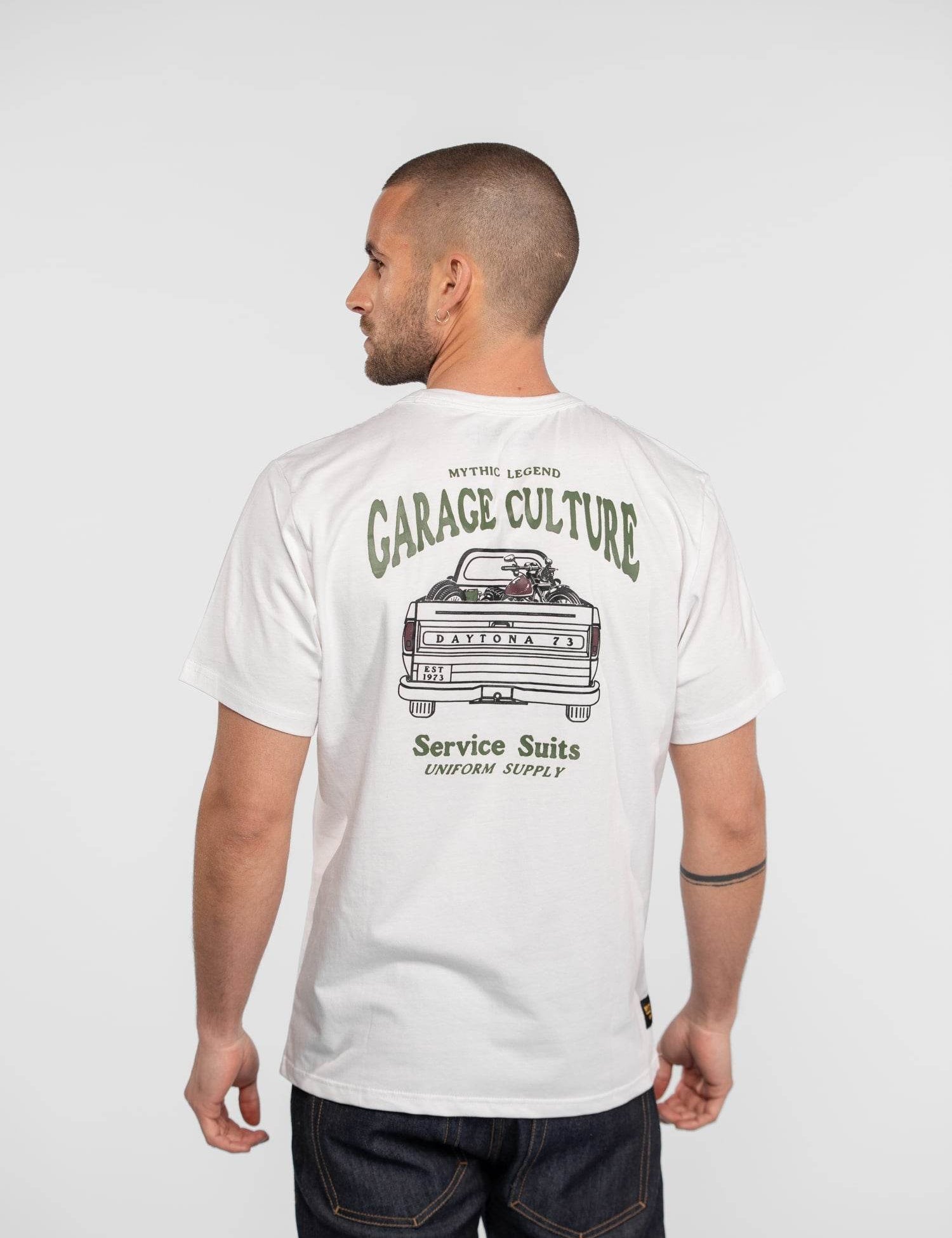 T-shirt blanc avec imprimé Garage Culture et pick-up Daytona 73.
