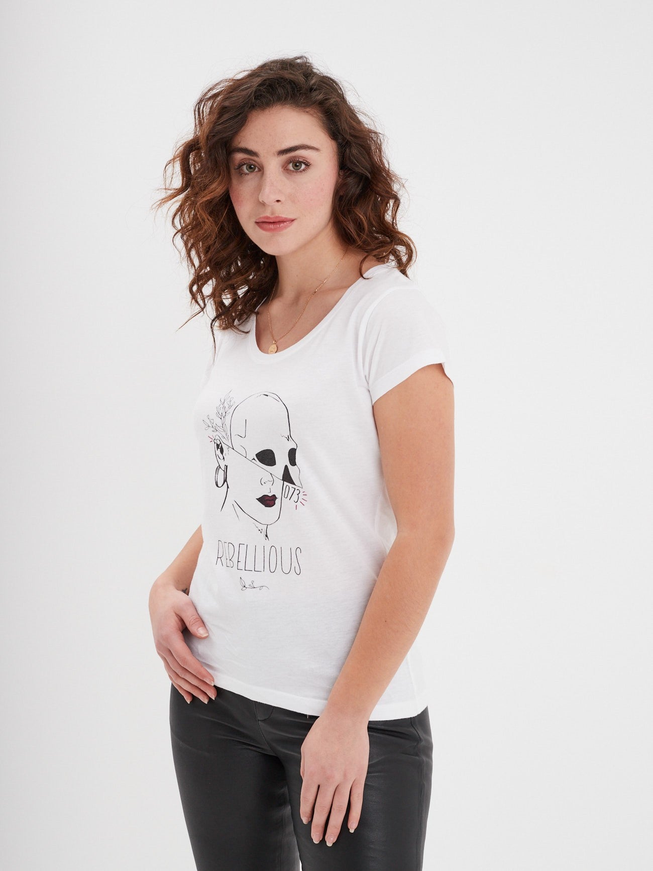 Tee shirt blanc moulant femme online