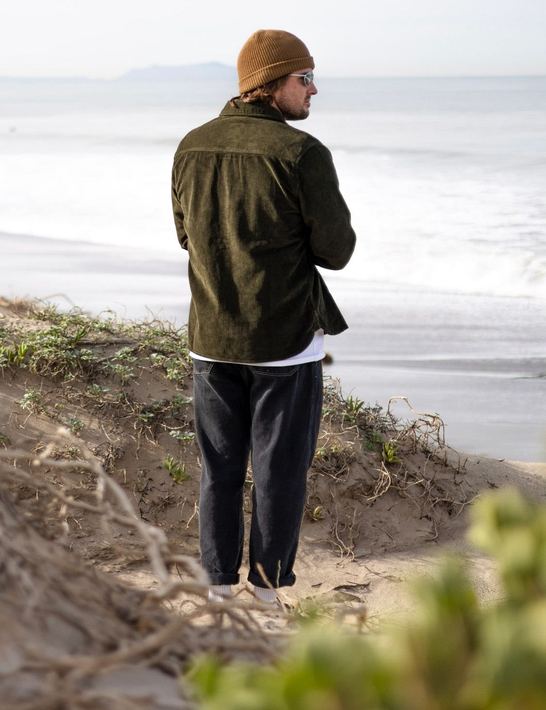 Surchemise en velours olive green vue de dos.