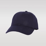 Casquette de couleur bleu marine sur fond gris.