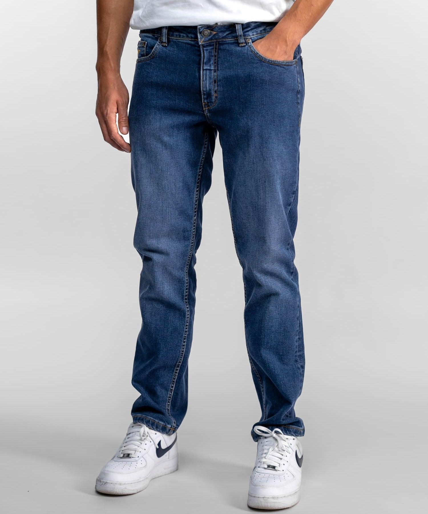 Découvrez notre collection de pantalons, jeans, cargos et chinos pour homme de la marque DAYTONA 73.