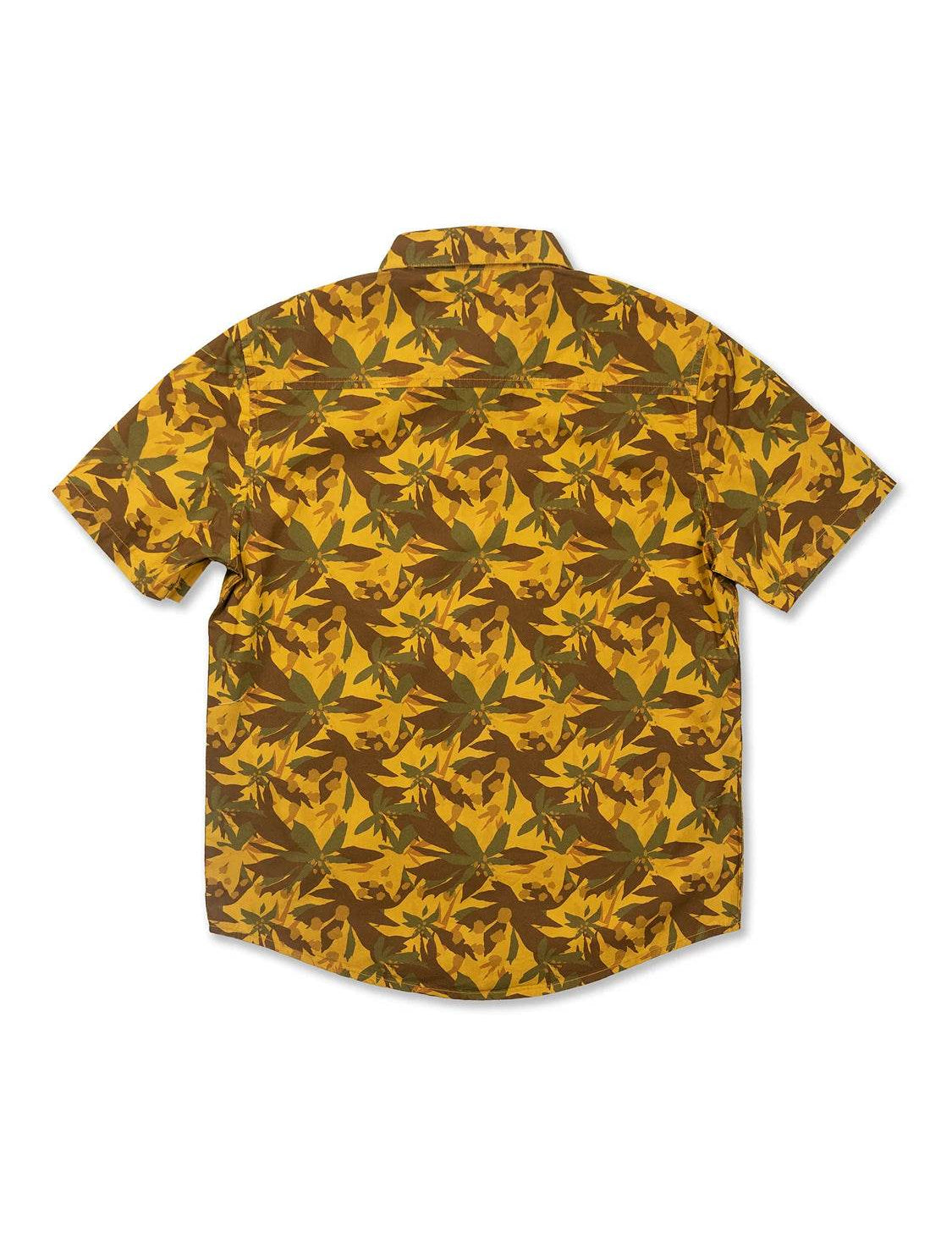 Dos d'une chemise à manches courtes à motifs feuillage.
